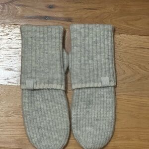Lululemon NEW no tags Wool Knit Mittens